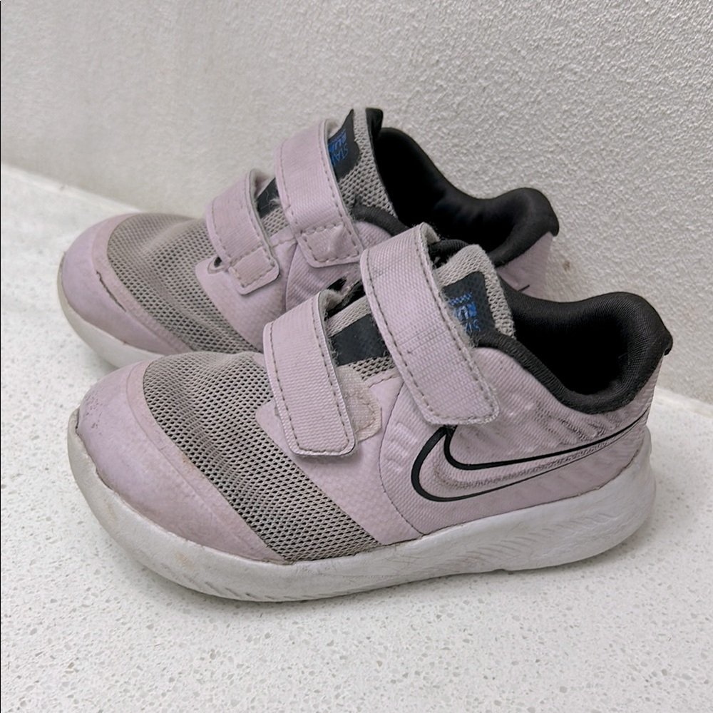 🦋 Nike Kids Purple and Black Sneakers. Adorable Light pastel purple color Kids 7